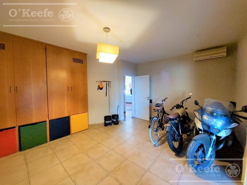 Imagen 21 de 30 de Casa En Venta De Cinco Ambientes Con Quincho Y Vista Al Fondo A Golf En Abril Club De Campo