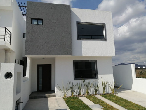 Se Vende Hermosa Casa En Juriquilla, San Isidro. 3 Recamaras
