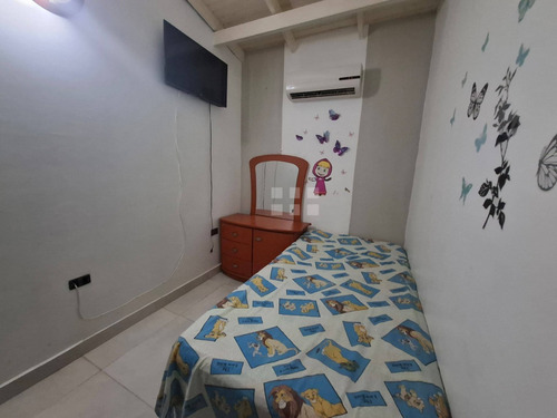 Amplio Townhouse En Venta En La Urb. Los Cortijos De Oriente