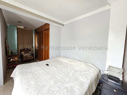 Apto Remodelado Piso Bajo 3h2b Urb El Limón24-23742.hasiso.