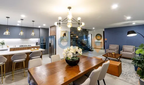 Casa En Venta En El Nuevo Refugio, Finos Acabados Y Distribución.