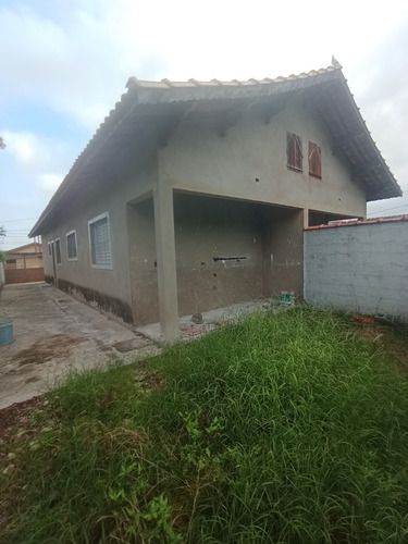 Casa 2 Dormitórios Em Bairro Residencial, Próximo A Comércios, Escolas, Transportes E Muito Mais!