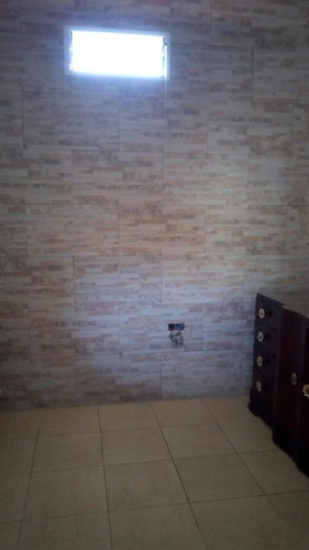 Venta - Casa De Pasillo Con Tres Dormitorios, En Barrio Azcuénaga- Rosario