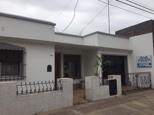 Imagen 1 de 7 de Casa Cuatro Ambientes, 1 Baño Y Patio
