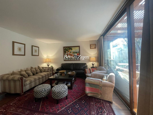 Casa En Venta De 4 Dorm. 4 Baños En Condominio En Las Condes
