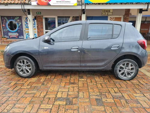 Renault Sandero Expression 1.6cc MT AA 4X2