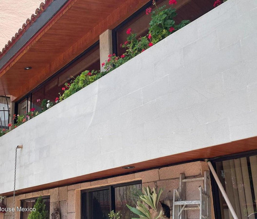 Casa En Venta En Ciudad Satelite Naucalpan De Juarez Gis 24-184