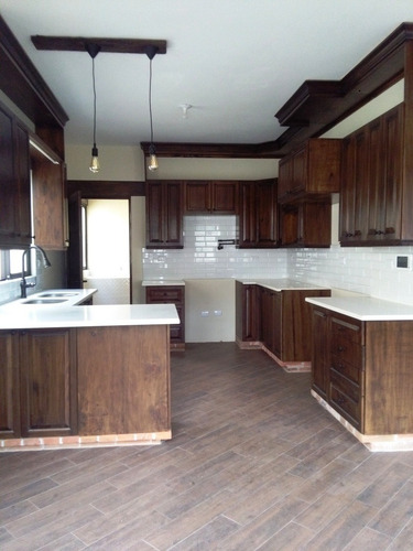 Vendo Hermosa Casa Ubicada En Esquina, Lista Para Estrenar,