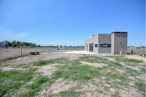 Imagen 12 de 25 de Quincho Con Piscina En Venta, Las Calandrias
