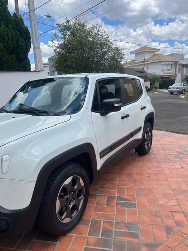 Jeep Renegade 1.8 Flex Aut. 5p