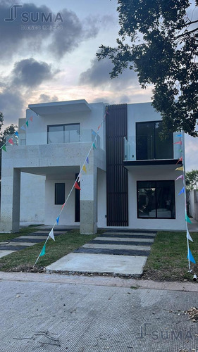 Casa En Venta En Fracc. Los Encinos, Altamira Tamaulipas. 