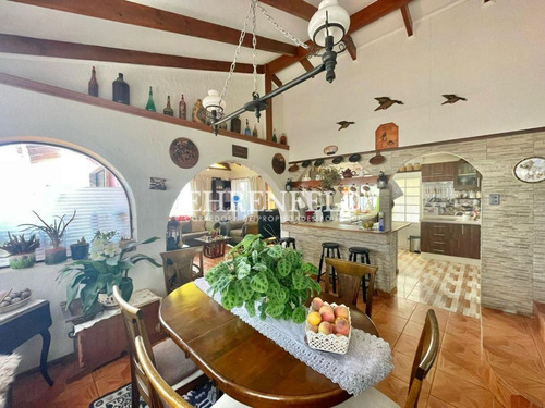 Casa En Venta De 3 Dorm. En Concón