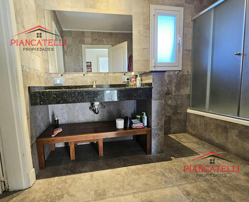 Venta De Casa En San Barrio San Patricio Con Hermoso Parque