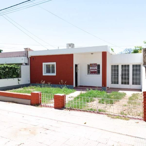 Alto Alberdi Zona Club Universitario 260 Ms2 De Terreno Y 129 Ms2 Cubiertos Casa De Los Años 60, Cuenta Con Tres Habitaciones, Living, Cocina, Lavader