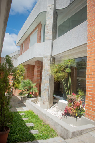 Imagen 3 de 30 de Magnifica Casa En Exclusiva Y Segura Urbanización En Alto Hatillo