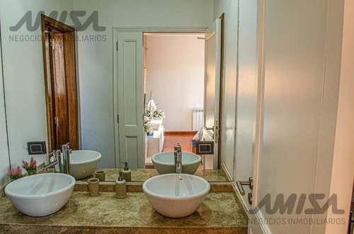Imagen 11 de 22 de Casa - Miraflores (funes Hills)