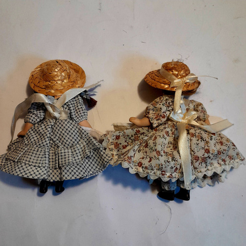 Dos Antigua Muñecas De Porcelana Vestidas Victorianas (Usado)