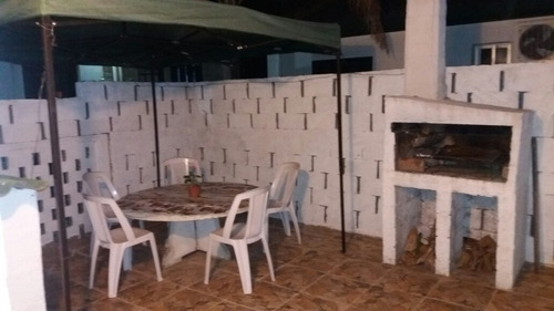 Casita Comoda A Media Cuadra Playa Mansa Y Centro