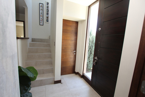 Preciosa Casa En Venta En Condominio