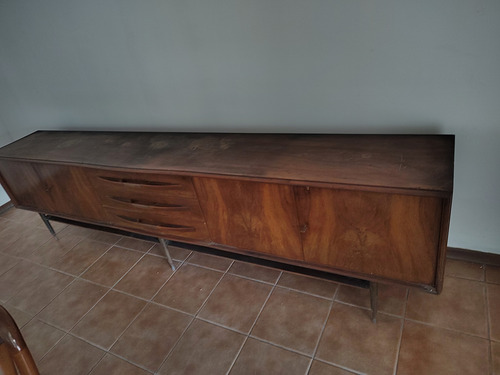 Juego De Comedor, Nogal (mesa Y Vajillero) 6 Sillas De Roble Marrón Claro Rayado (Usado)