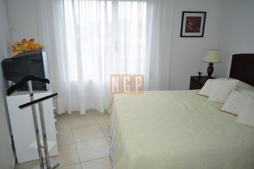 Edificio Torre O En Playa Brava En Exclusividad !!!!!!!!- Ref: 11353