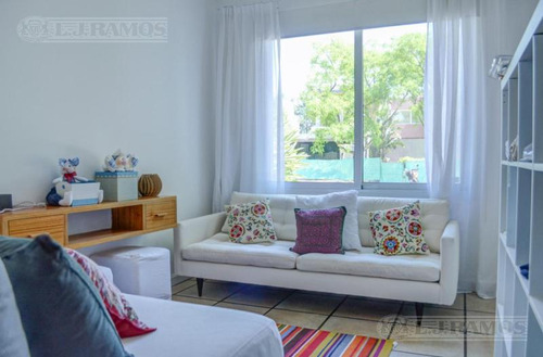 Casa A La Laguna Central Con 3 Dormitorios En Venta En Santa Barbara
