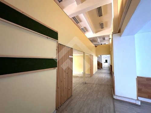 Gran Oficina En Venta En La Mejor Ubicación Del Centro Stgo
