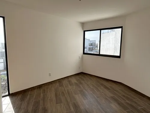 Hermosa Casa En El Condado/ Privada