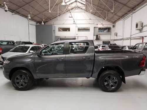 Toyota Hilux 2.4 Cd Sr 150cv 4x2 0 Km My21