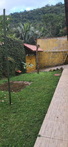 Casa Com 2 Quartos, 2 Banheiros, 2 Vagas Na Garagem