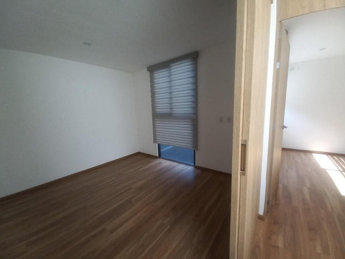 Casa En Venta En El Refugio, 3 Recámaras, 2.5 Baños, Alberca, 2 Autos, Lujo!