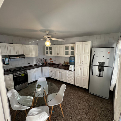 Vendo Casa De 4 Dormitorios En Barrio Parque Chacabuco Con Excelente Ubicación