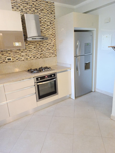 Mariana Castillo Alquila Apartamento En Res Estratósfera, Valle Blanco - Ina-711