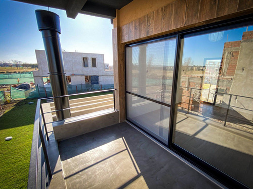 Imagen 29 de 30 de Venta Casa 6 Amb. Piscina El Cantón Barrio Golf!