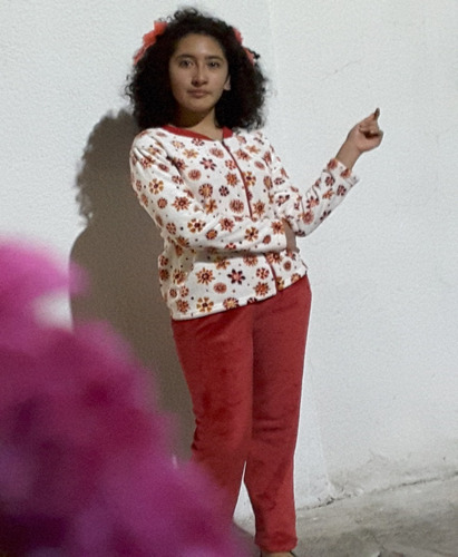 Pijama Invierno Roja Y Flores Con Cierre, Marca Anylu
