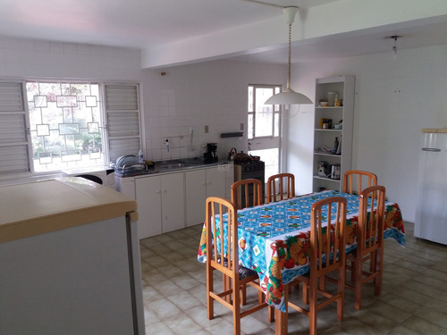 Casa Em Petrópolis Com 5 Dormitórios - Pj3009
