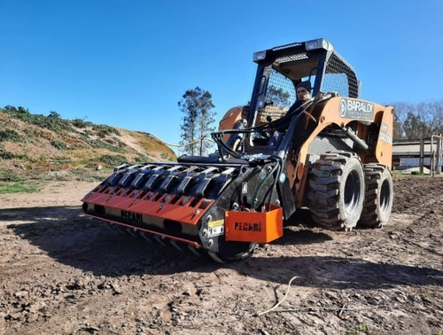 Imagen 6 de 6 de Implemento Vibrocompactador Dual Pecarí Para Minicargadora