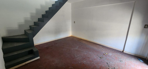 Casa 3 Amb. En Contra Frente - 2 Locales La Frente - Todo En Block - 232 M² Edif. - Ramos Mejia