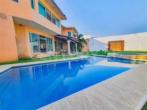 Casa De 664 M2 En Sumiya Jiutepec Morelos $10,800,000.00 Mxn