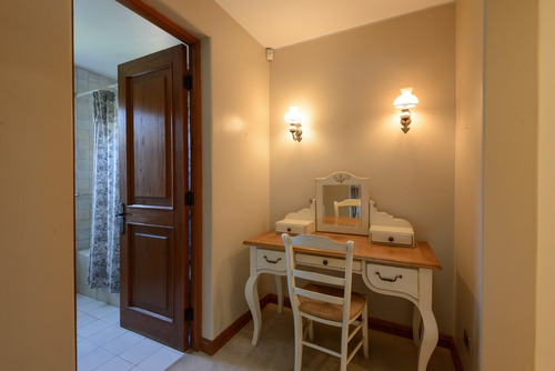 Casa En Arriendo De 3 Dorm. En Vitacura / Lo Curro