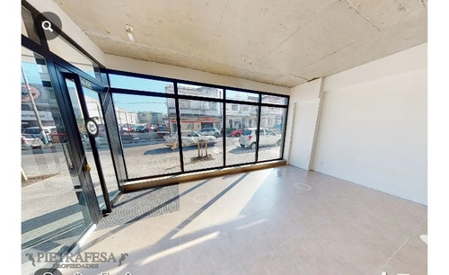 Local Comercial Con Renta- Monte Caseros-la Blanqueada