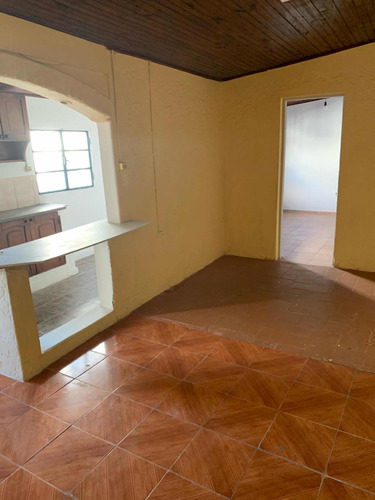 Alquiler De Apto En Planta Baja,1 Dorm,livcom,baño,patio,$ 13000 Gc$ 2500( Incluye Ose ,e Impuestos ) ,garantias,anda,porto Seguro