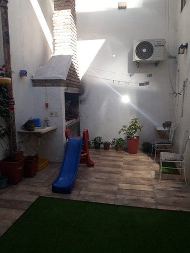 Imagen 2 de 13 de Hermosa Casa ,ubicada En Silvestre Blanco Y Rivera .