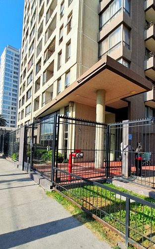 Dpto. En Venta De 3 Dormitorios, 1 Baño, Independencia.