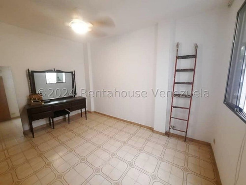 Casa De Dos Niveles Para Uso Comercial En Alquiler Los Palos Grandes I