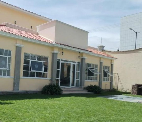 Casa Venta En Metepec En Residencial Con Vigilancia Y Control De Acceso A 5 Min De Galerías Metepec Con Alberca, Gym Y Padel.