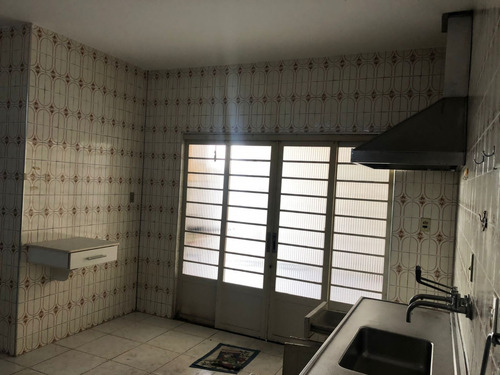 Excelente Casa Com Edícula De Dois Andares Nos Fundos