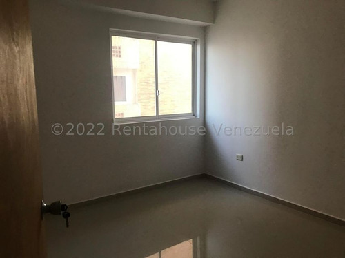 Imagen 2 de 12 de Marol Rentahouse Vende Apartamento En El Parral Valencia 22-21690
