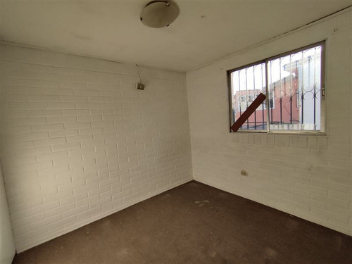 Casa En Venta De 4 Dorm. En Maipú