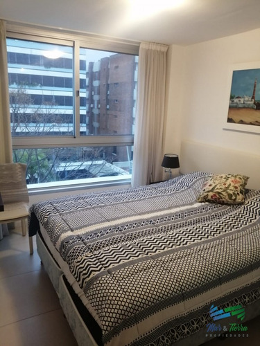 Imagen 5 de 16 de Vendo Apartamento De 2 Dormitorios Y 2 Baños En Península, Punta Del Este - Punta Del Este Zona Rural
